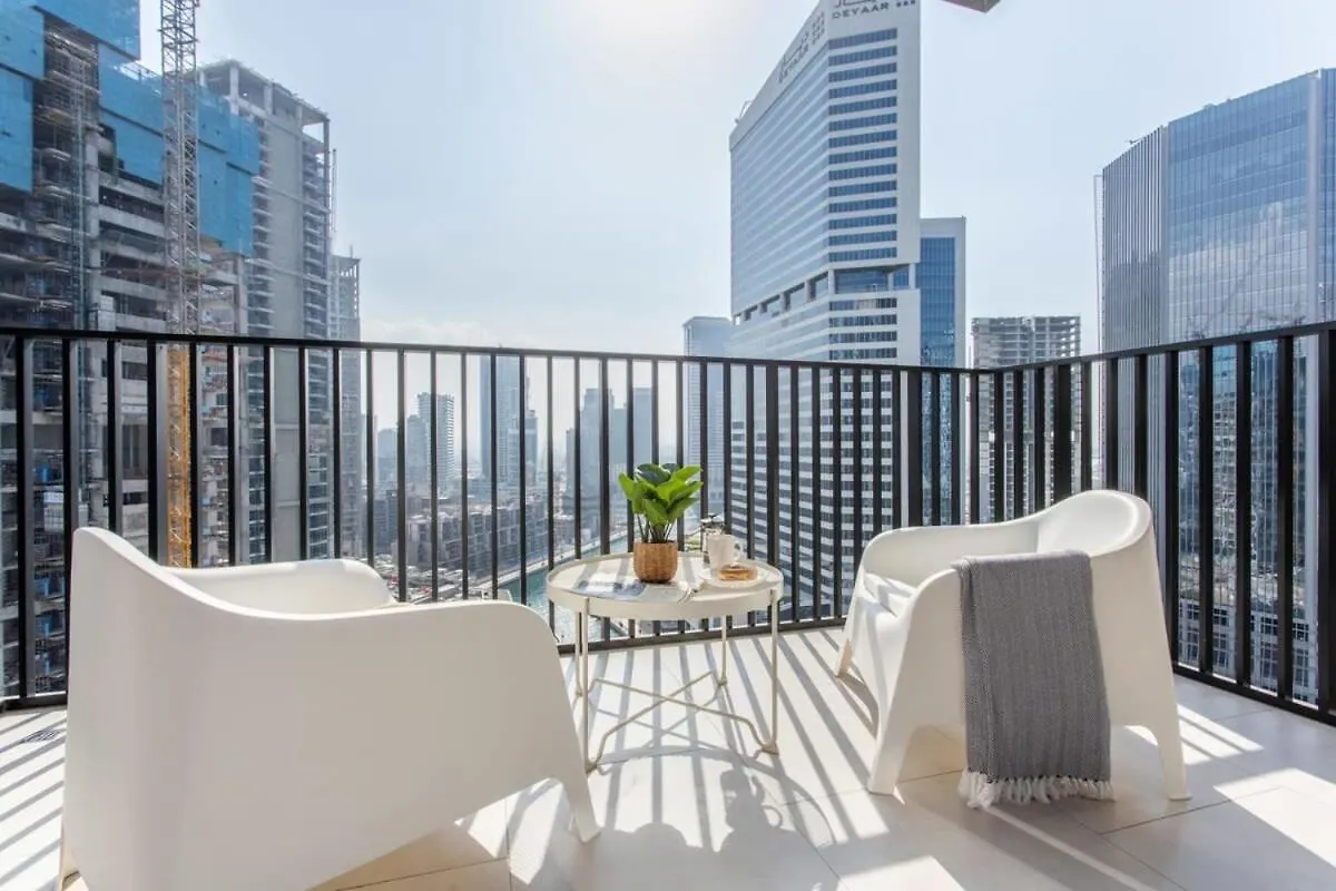 Frank Porter - Ahad Residences Dubai 0*,